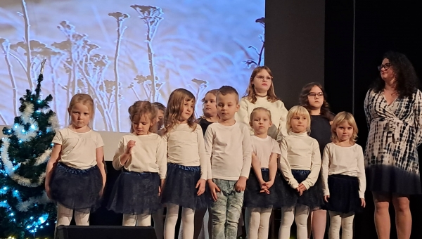 Děti a žáci pěveckého kroužku - vystoupení v Suchdole nad Lužnicí